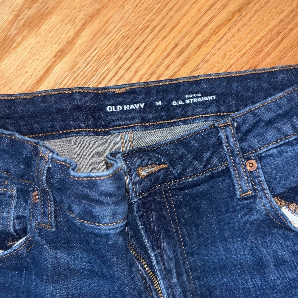 Old Navy Women’s Jeans - Picture 2 of 3